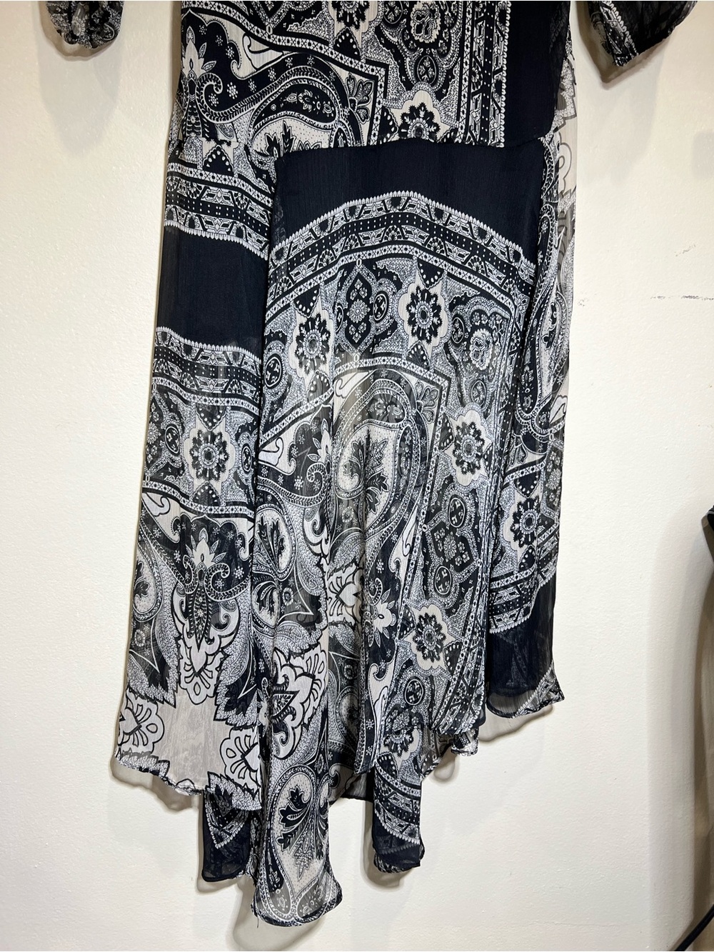 MNG Black & White Paisley Long Sleeve maxi Dress Size 4 - Picture 4 of 13